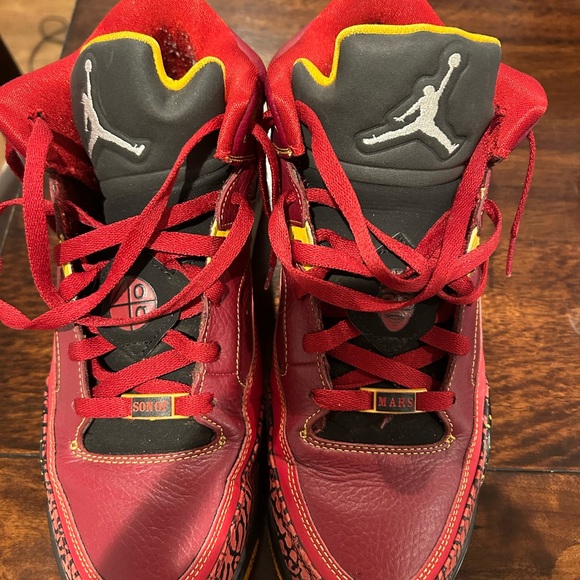 Jordan Sneakers - Picture 2 of 9